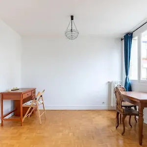 https://superbe-appartement-saint-charles-15eme.fr-paris.fr